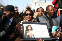 Whitney Houston son yolculuğuna ugurlanıyor