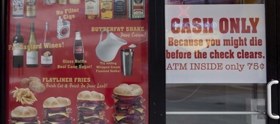ABD’nin Las Vegas şehrindeki ‘Kalp Krizi’ isimli restoranda hamburger yiyen bir kişi, kalp krizi geçirdi.