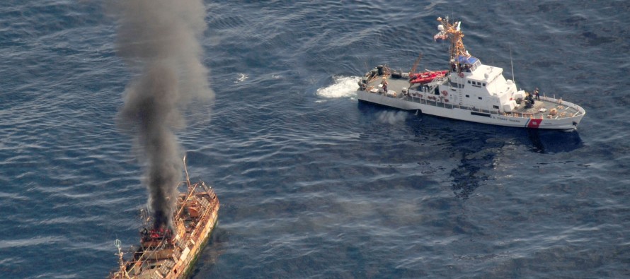 Amerikan Sahil Güvenlik filikası, hayalet gemiyi batırdı