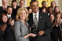 ‘Yılın öğretmeni’, ödülünü başkan Obama’nın elinden aldı