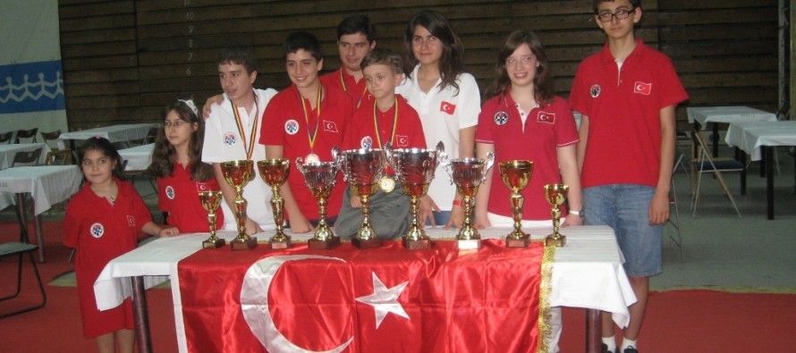 Dünya Satranç Şampiyonası’nda Türk takımının büyük başarısı