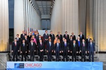 NATO zirvesine katılan liderler aile fotoğrafı çektirdi