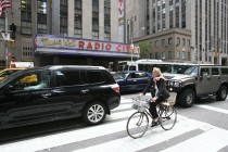 Artan benzin fiyatları New York Belediyesi’ne bisiklet projesini başlattı
