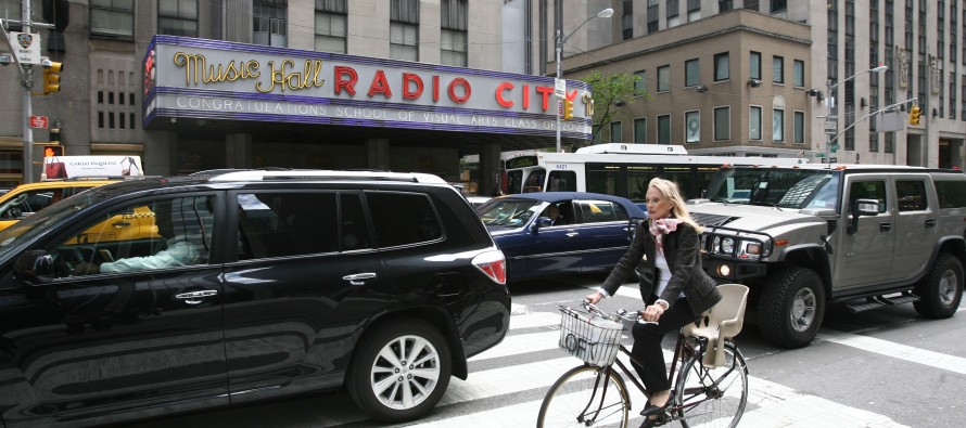 Artan benzin fiyatları New York Belediyesi’ne bisiklet projesini başlattı