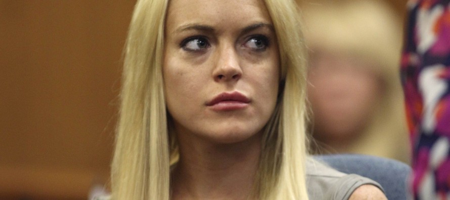 Lindsay Lohan, trafik kazası geçirdi