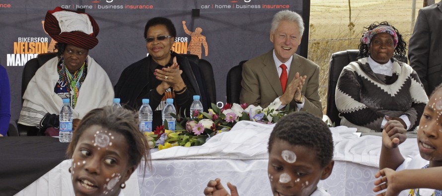 Bill Clinton, Nelson Mandela’yı ziyaret etti