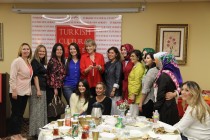 Katherine Branning, Türk Kültür Merkezi’nde hayranlarıyla iftar yaptı