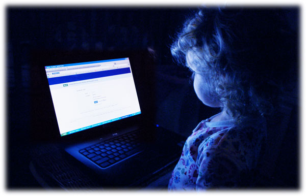 child-using-computer