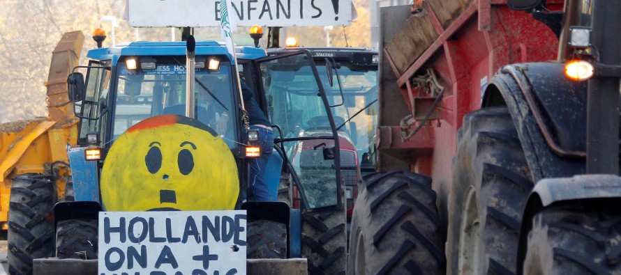 Fransa çiftçiler, hükümeti protesto etti