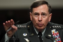 Eski CIA Başkanı Petraeus Libya hadisesini anlatacak
