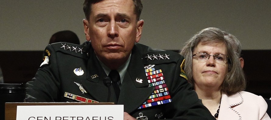 Petraeus, kapalı oturumda ifade veriyor