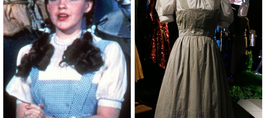 Judy Garland’ın ‘Oz Büyücüsü’ filmindeki elbisesi, 480 bin dolara satıldı