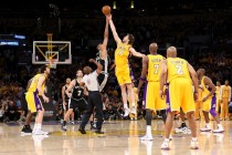 NBA’de Lakers ilk galibiyetini aldı