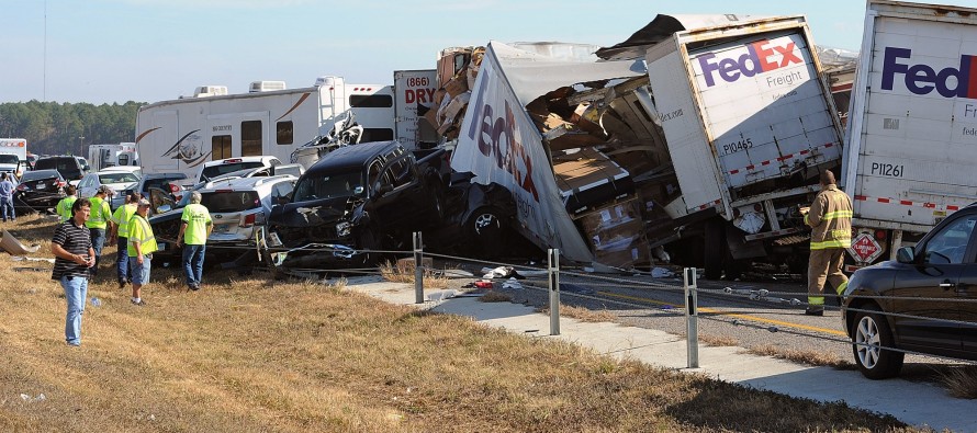 Texas’ta 100 araç birbirine girdi, 8’i ağır 51 yaralı