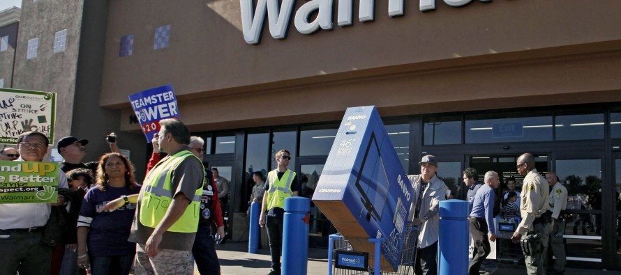 Wal-Mart personelinin protestoları Kara Cuma çılgınlığını engelleyemedi