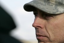 Petraeus’un yankıları süren istifası