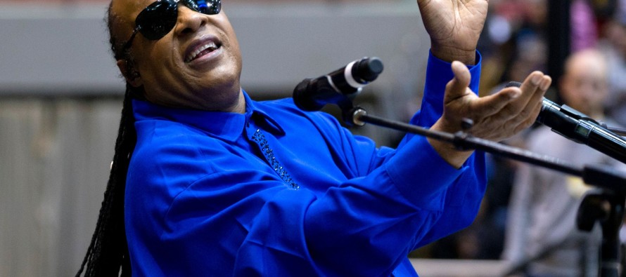 Stevie Wonder, İsrail ordusu için vereceği konserini iptal etti