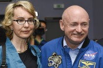 Giffords ve astronot eşi, silahların kontrol altına alınması için kampanya başlattı