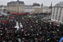 Cinayetler Paris’te protesto edildi