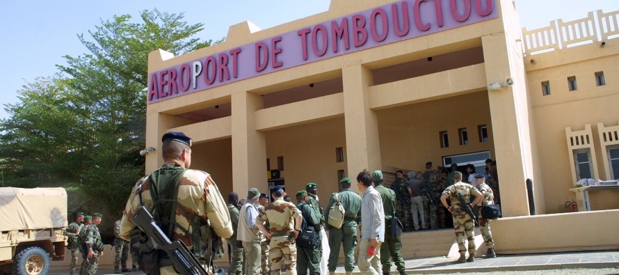 Fransız askerleri, Timbuktu havaalanında konuşlandı