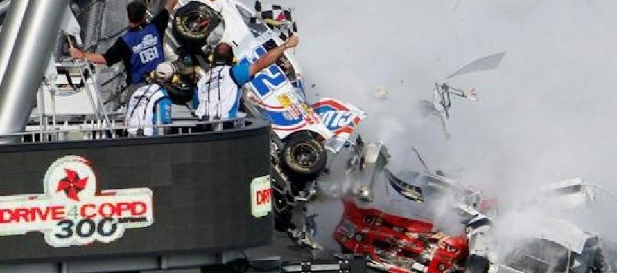 Daytona yarışında kaza dehşeti: 33 seyirci yaralandı