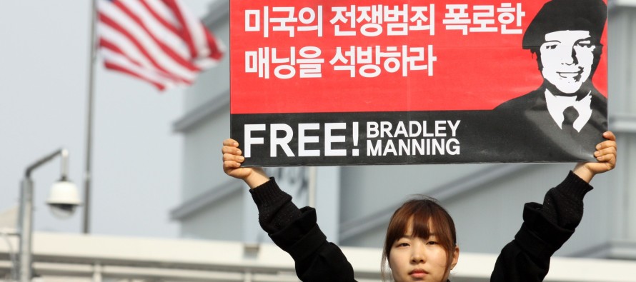 ABD Seul Büyükelçiliği önünde protesto gösterisi