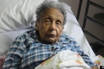106 yaşındaki nine, sonunda lise diplomasını alıyor