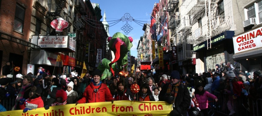 New York’taki Çinliler yılan yılına coşkulu girdi