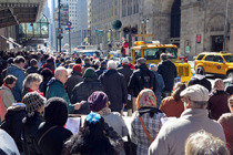 New York’ta bir grup Hristiyan, Paskalya Bayramı öncesi dualar ederek yürüdü