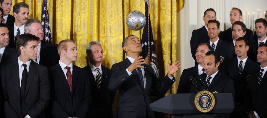 Obama, Los Angeles Futbol ve Hokey şampiyonlarını kutladı