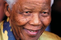 Mandela, yeniden hastaneye kaldırıldı