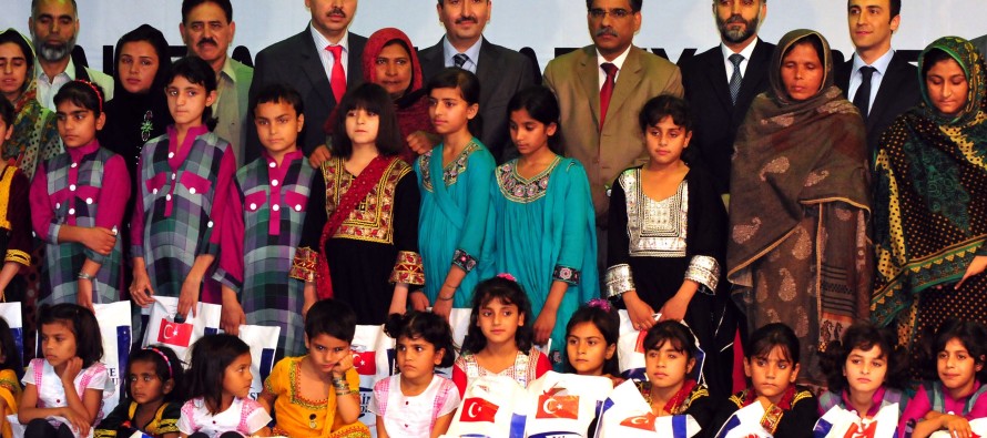 Kimse Yok Mu Derneği, Pakistanlı 500 yetimi sevindirdi
