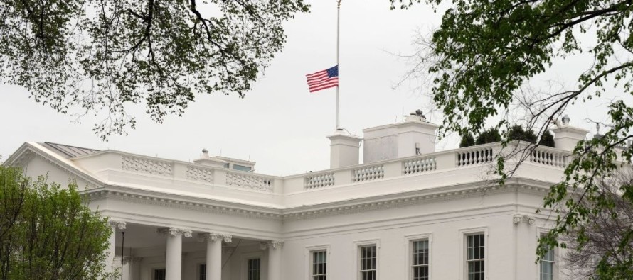 Obama’dan ‘tüm ülkede bayraklar yarıya indirilsin’ emri