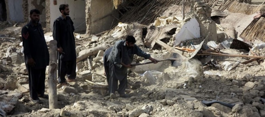 Pakistan, depremin yaralarını sarmaya çalışıyor