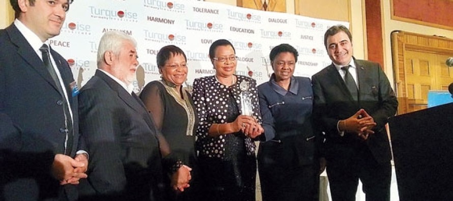 Mandela’nın eşine ‘Gülen Barış Ödülü’