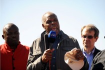Danny Glover’dan Güney Afrika’daki polislerin grevine destek