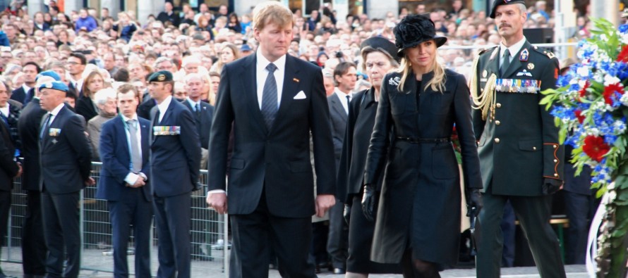 Hollanda’nın yeni Kral ve Kraliçesi, ‘Ulusal Anma’ günü törenine katıldı