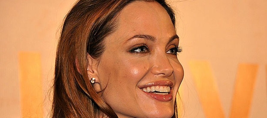 Angelina Jolie mastektomi ameliyatı olduğunu açıkladı