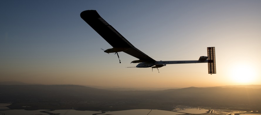 Güneş enerjisiyle çalışan uçak Arizona’ya indi