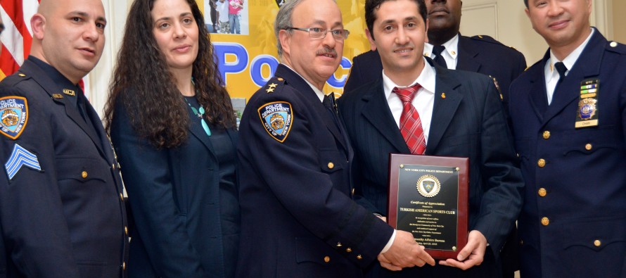 New York polisinden Türk gençlere ödül