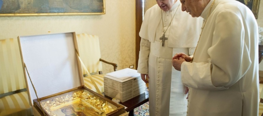 Papa Benedikt Vatikan’a geri dönüyor