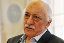 Bülent Arınç, Fethullah Gülen Hocaefendi’yi ziyaret etti