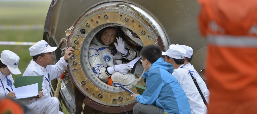 Çinli astronotlar Dünya’ya döndü