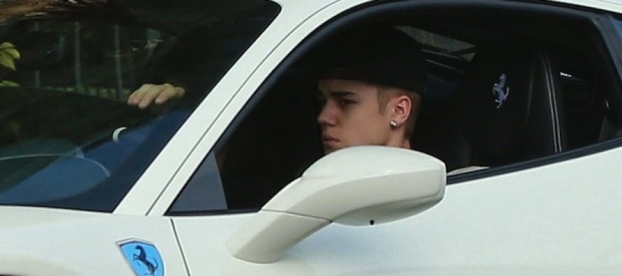Justin Bieber, aracıyla paparaziye çarptı