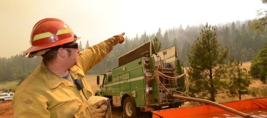 California’daki orman yangını yüzlerce evi tehdit ediyor