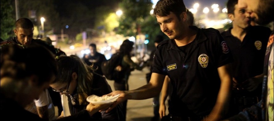 WSJ – “Türkiye, protestolara neden olan polis baskısından dolayı özür diledi”