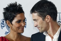 Ünlü oyuncu Halle Berry, Fransız aktör Olivier Martinez’le evlendi