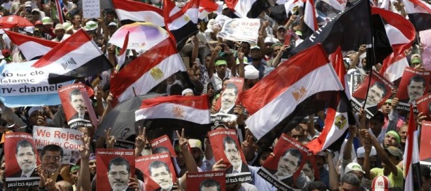 Mursi yanlılarının meydanlardaki sayıları artıyor