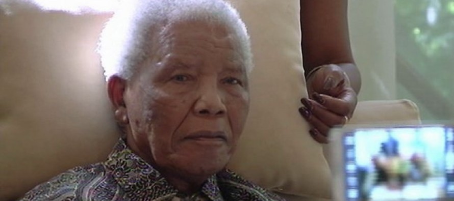 Mandela’nın doğum günü için sevenleri hastaneye akın etti