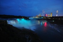 Kraliyet Bebeği’nin doğumu Niagara Şelalesi’ni ‘mavi’ yaptı